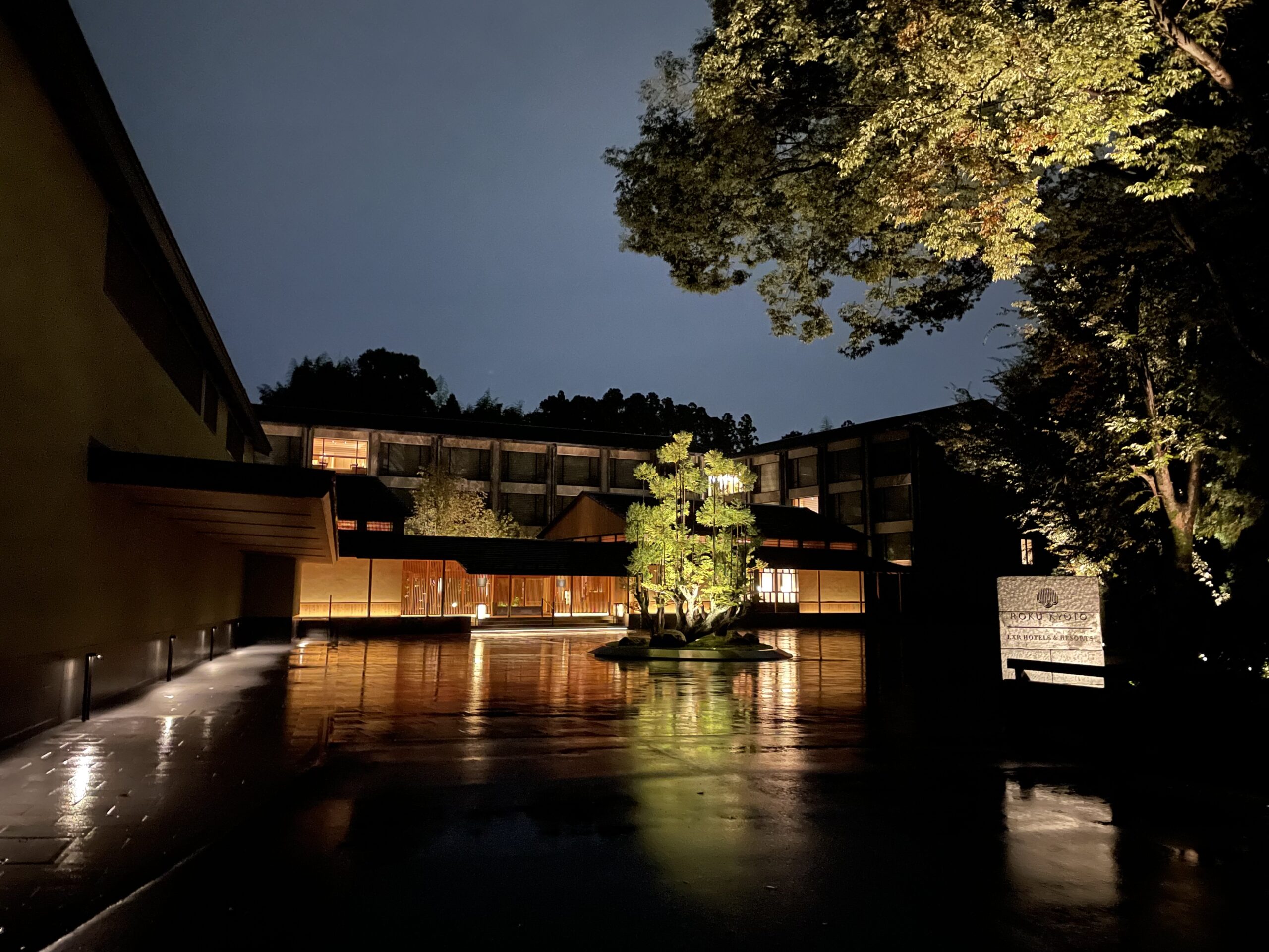 ロク京都 夜の外観 ライトアップ