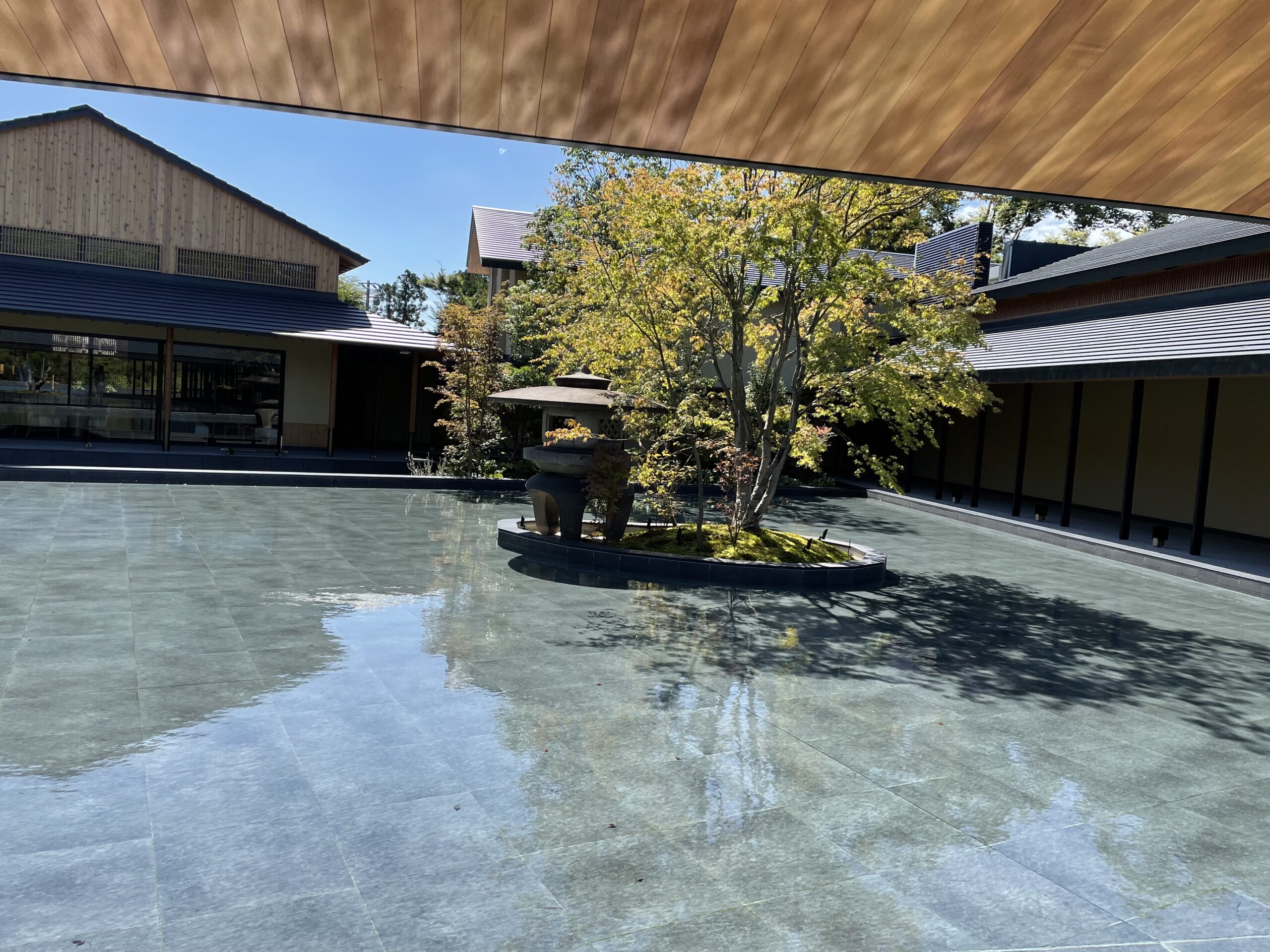 ロク京都 中庭 水盤