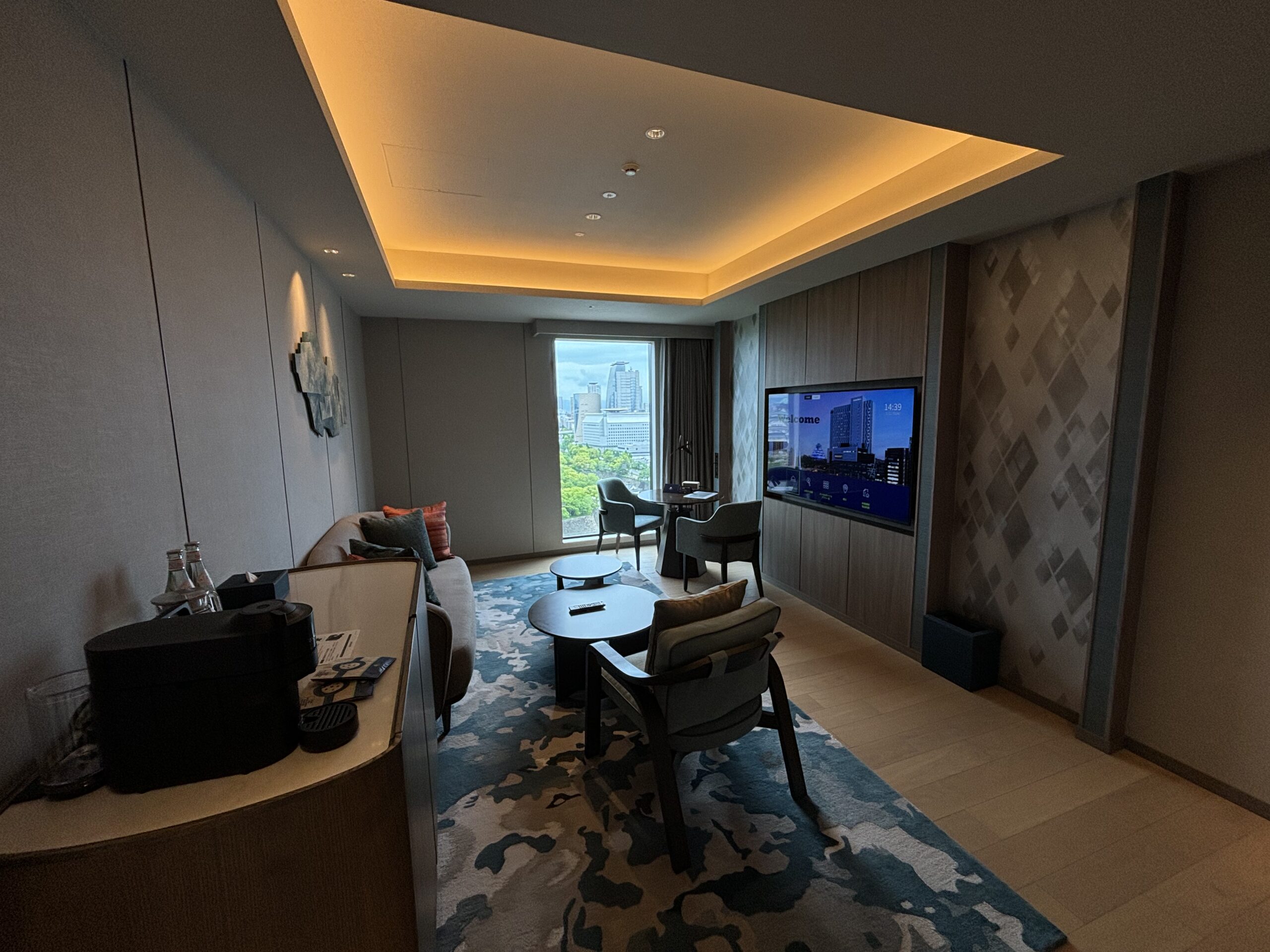 ダブルツリー大阪城公園 コーナースイート リビング