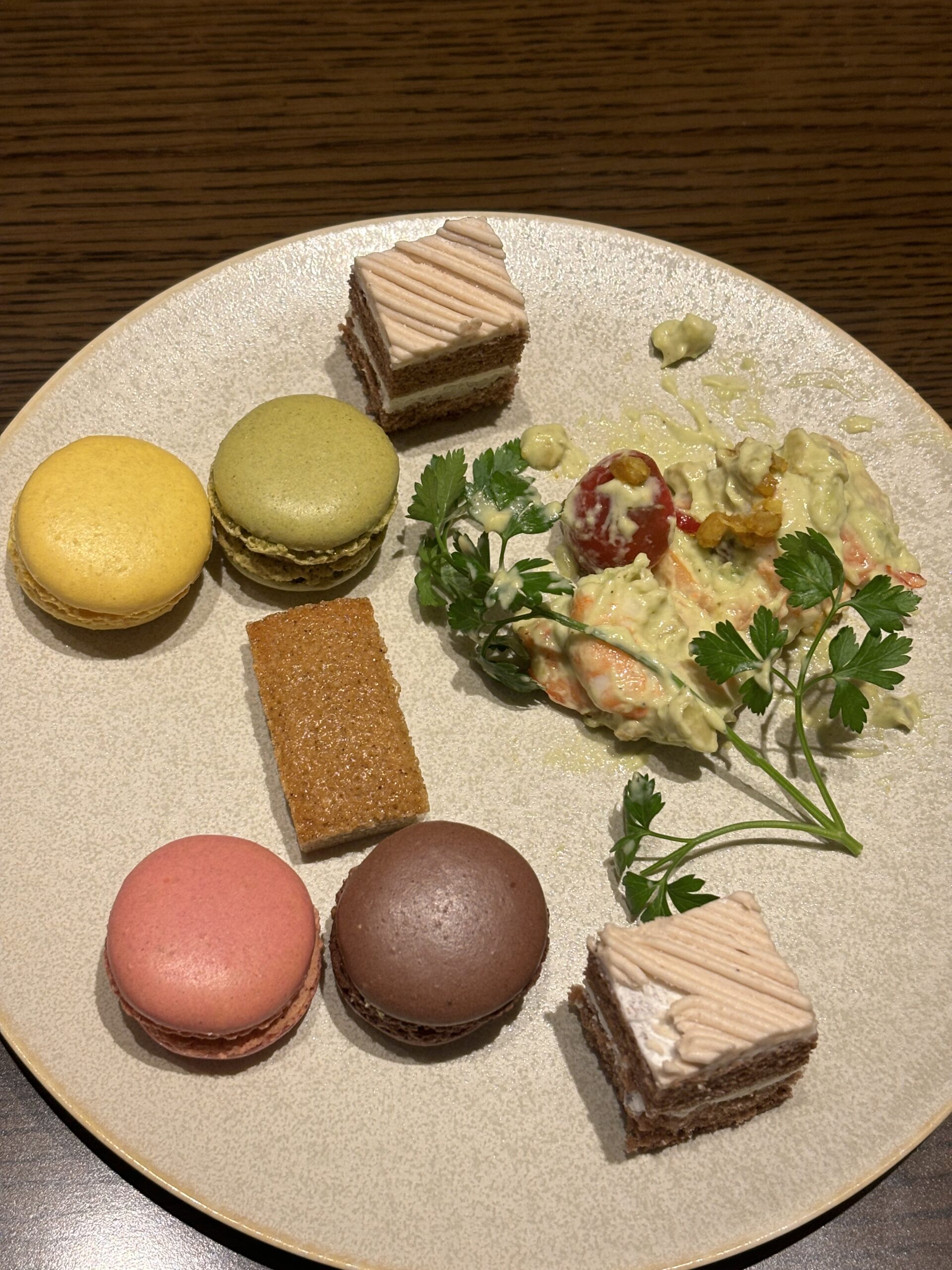 ダブルツリー大阪城公園 ラウンジ マカロンプレート