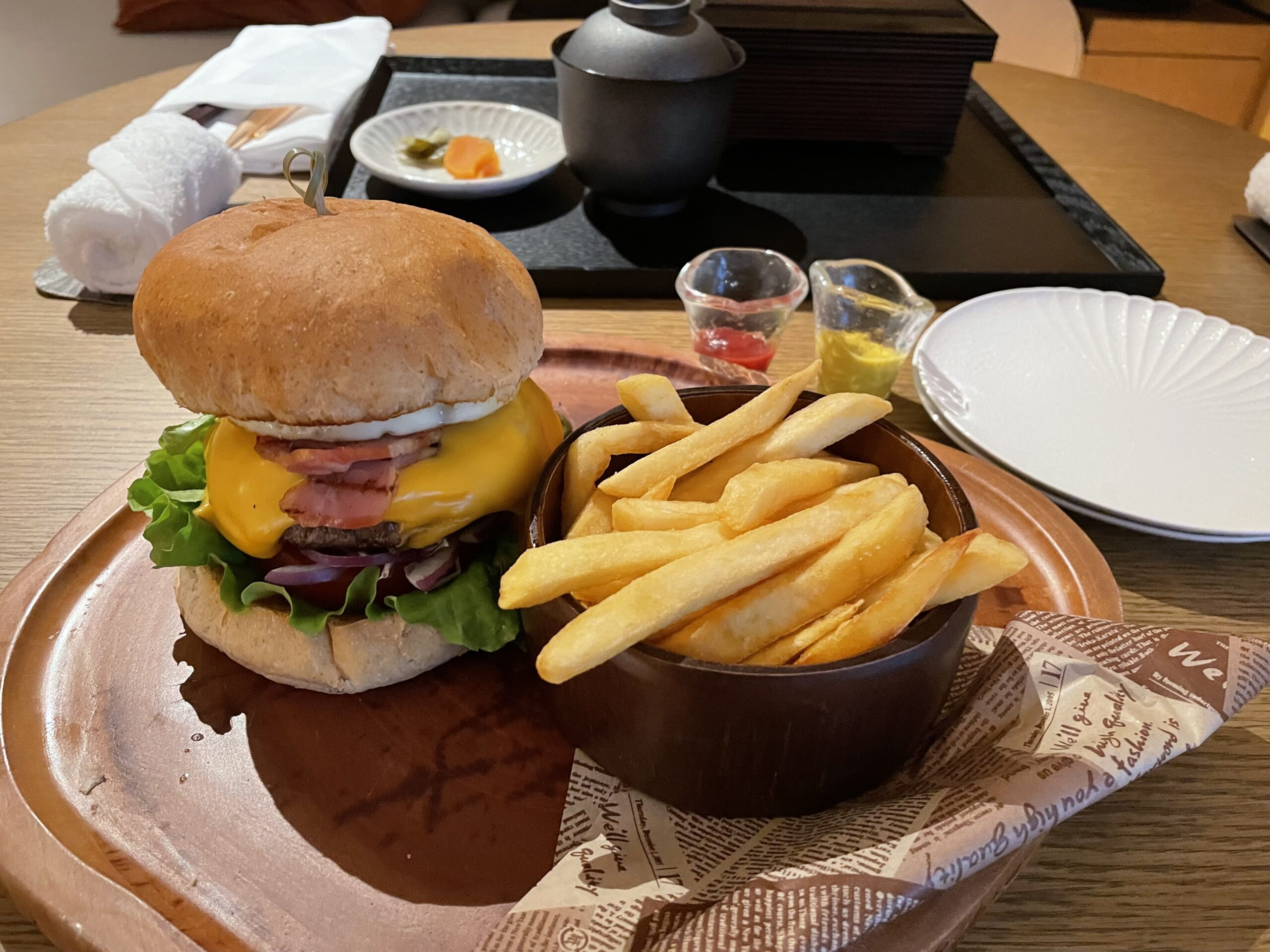 ロク京都 インルームダイニング ハンバーガー