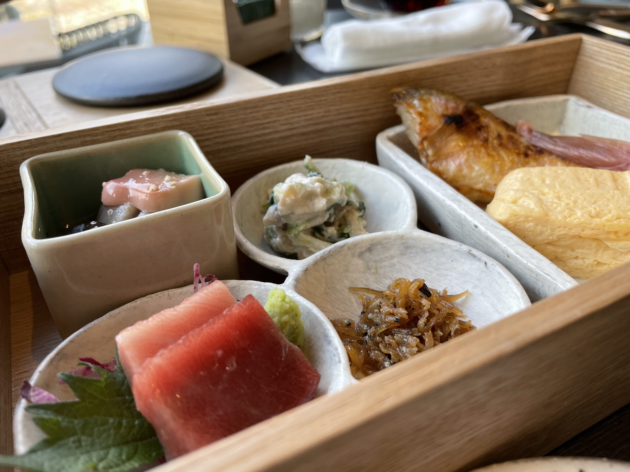 ロク京都 和朝食セット 刺身 焼き魚