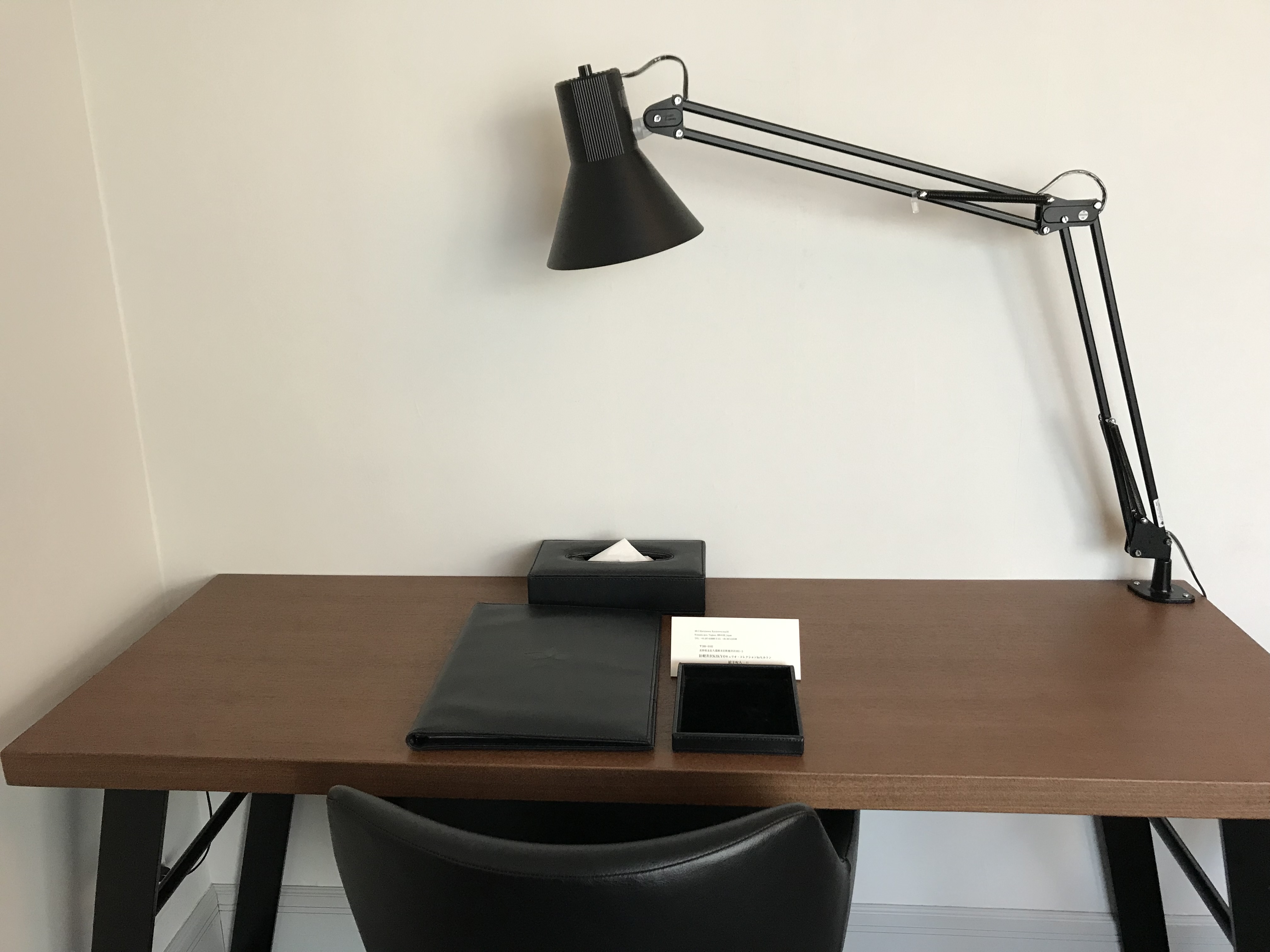 旧軽井沢KIKYO 客室 軽井沢彫 アートワーク