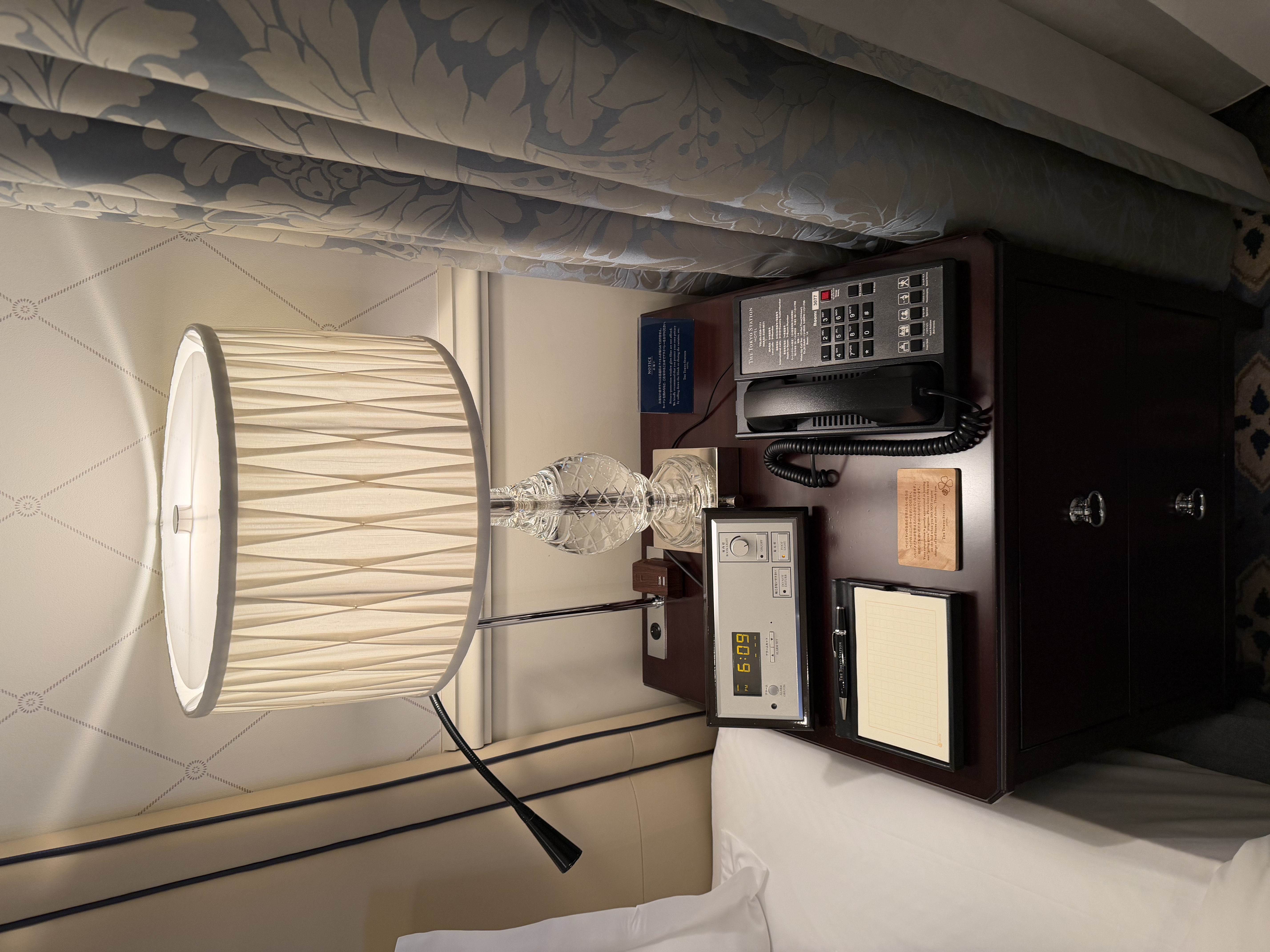 東京ステーションホテル 客室 窓から丸の内改札を見下ろす