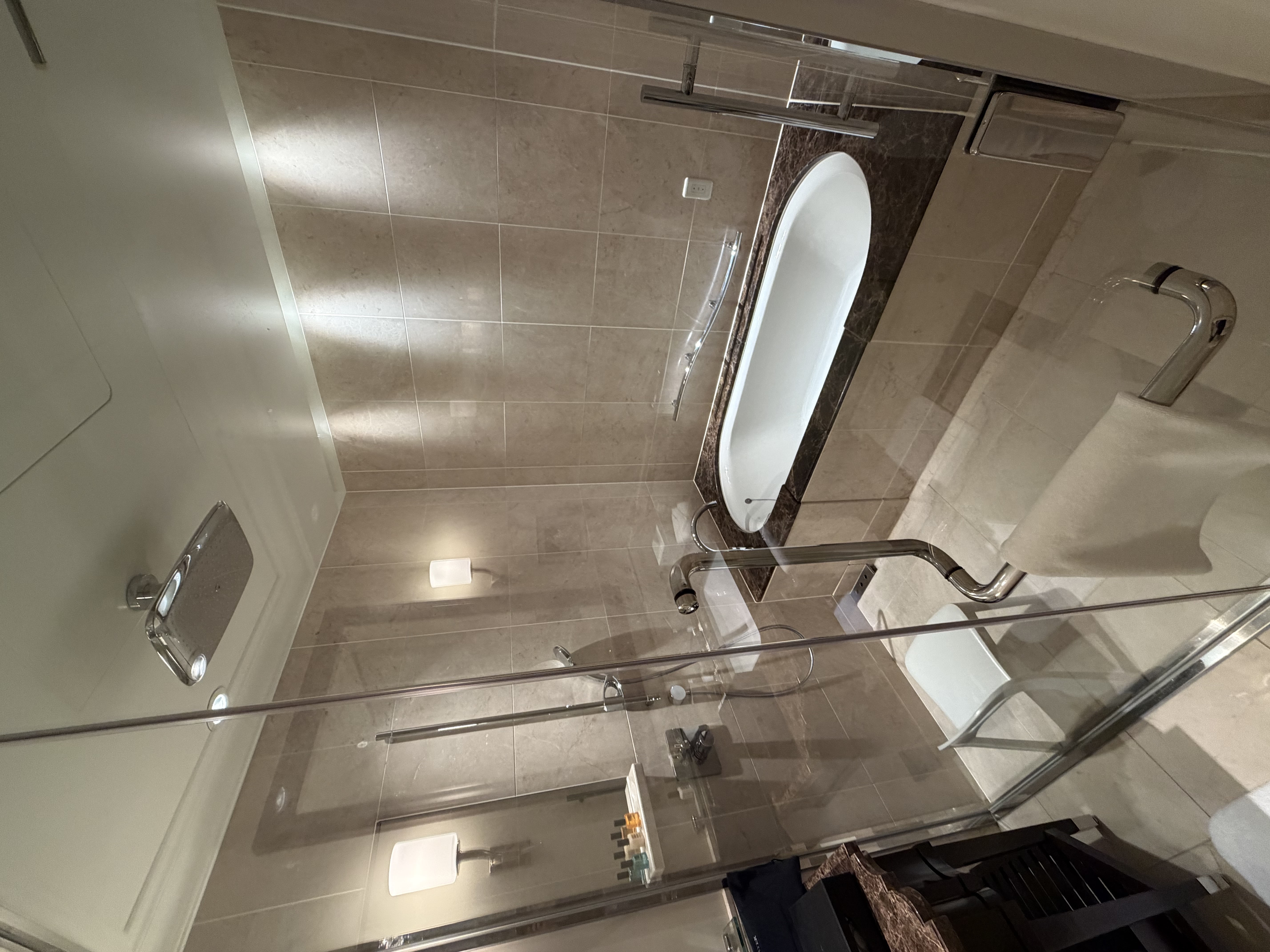 東京ステーションホテル 窓から改札 人の往来