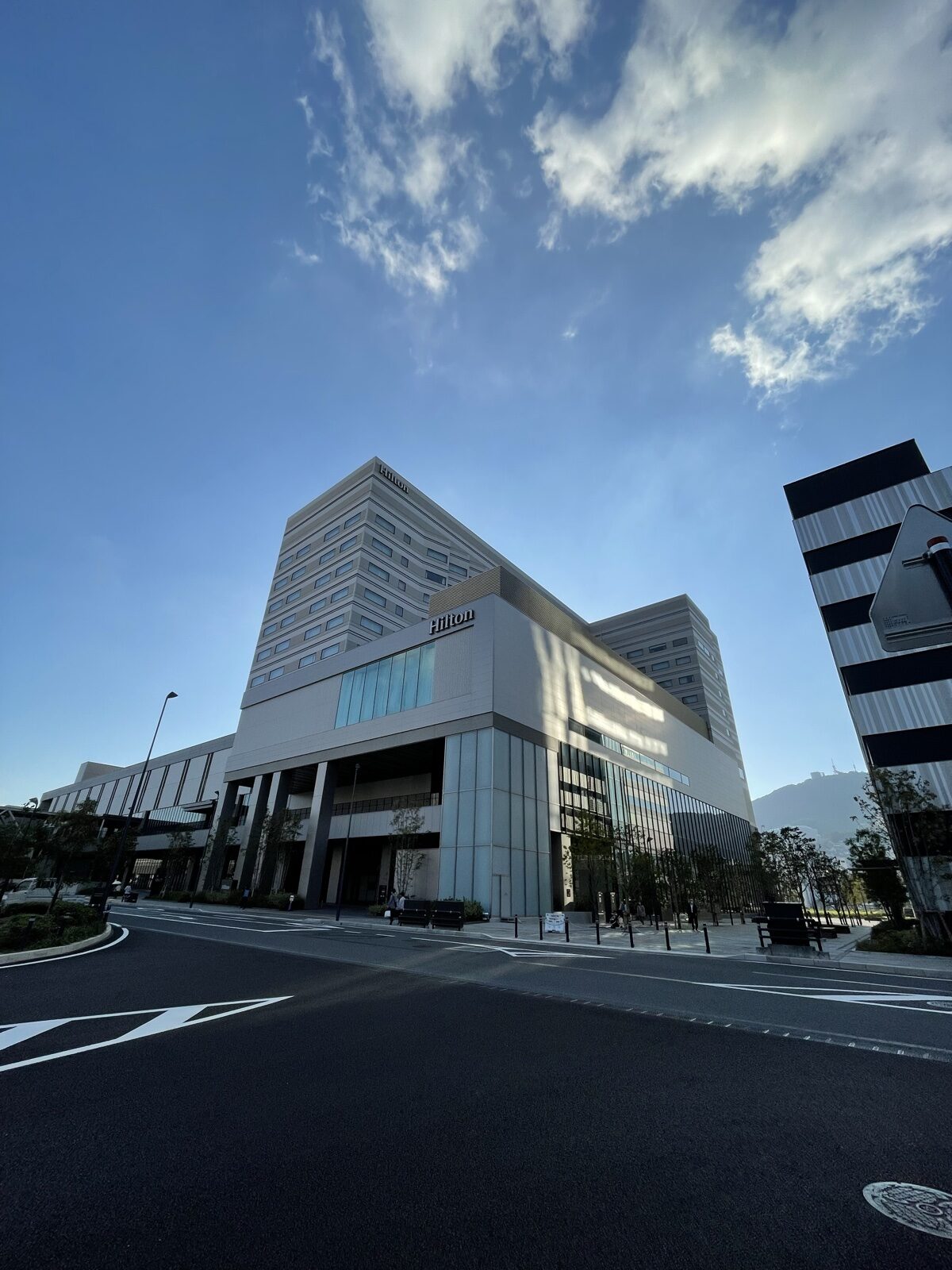 ヒルトン長崎 カクテルタイム ミニサンドイッチとワイン