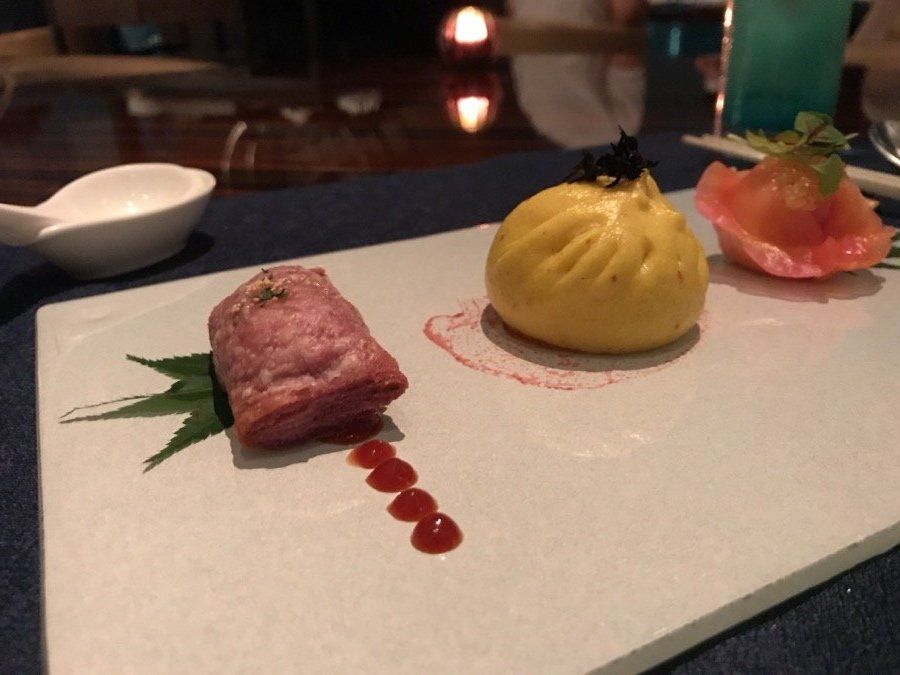 チャイナブルーの点心三種(焼売・肉巻きなど)