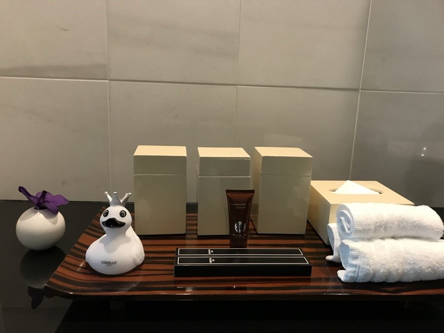 コンラッド東京のバスアメニティとコンラッドダック