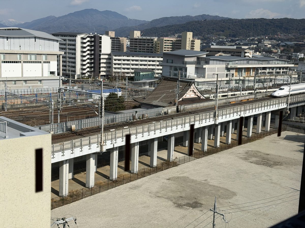 ダブルツリー京都駅前 エグゼクティブラウンジから望む新幹線と京都の街並み