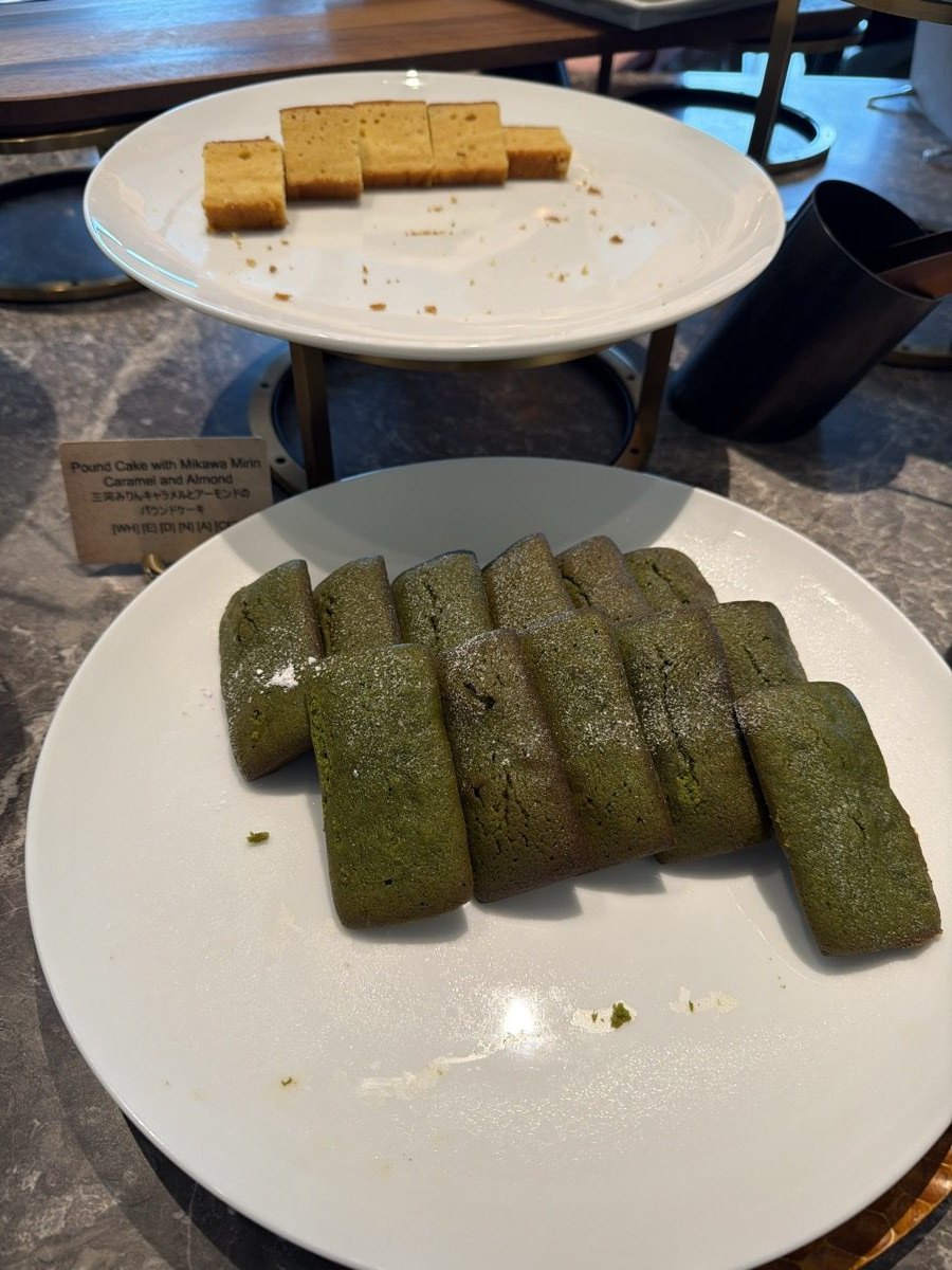 コンラッド名古屋のエグゼクティブラウンジで提供される抹茶のケーキ