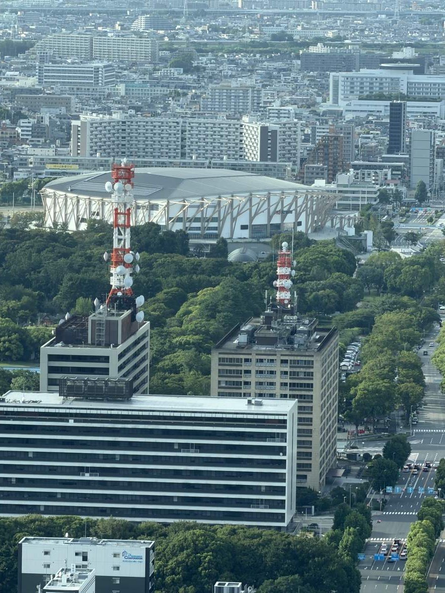 コンラッド名古屋39階の客室から見えるIGアリーナと名城公園の緑
