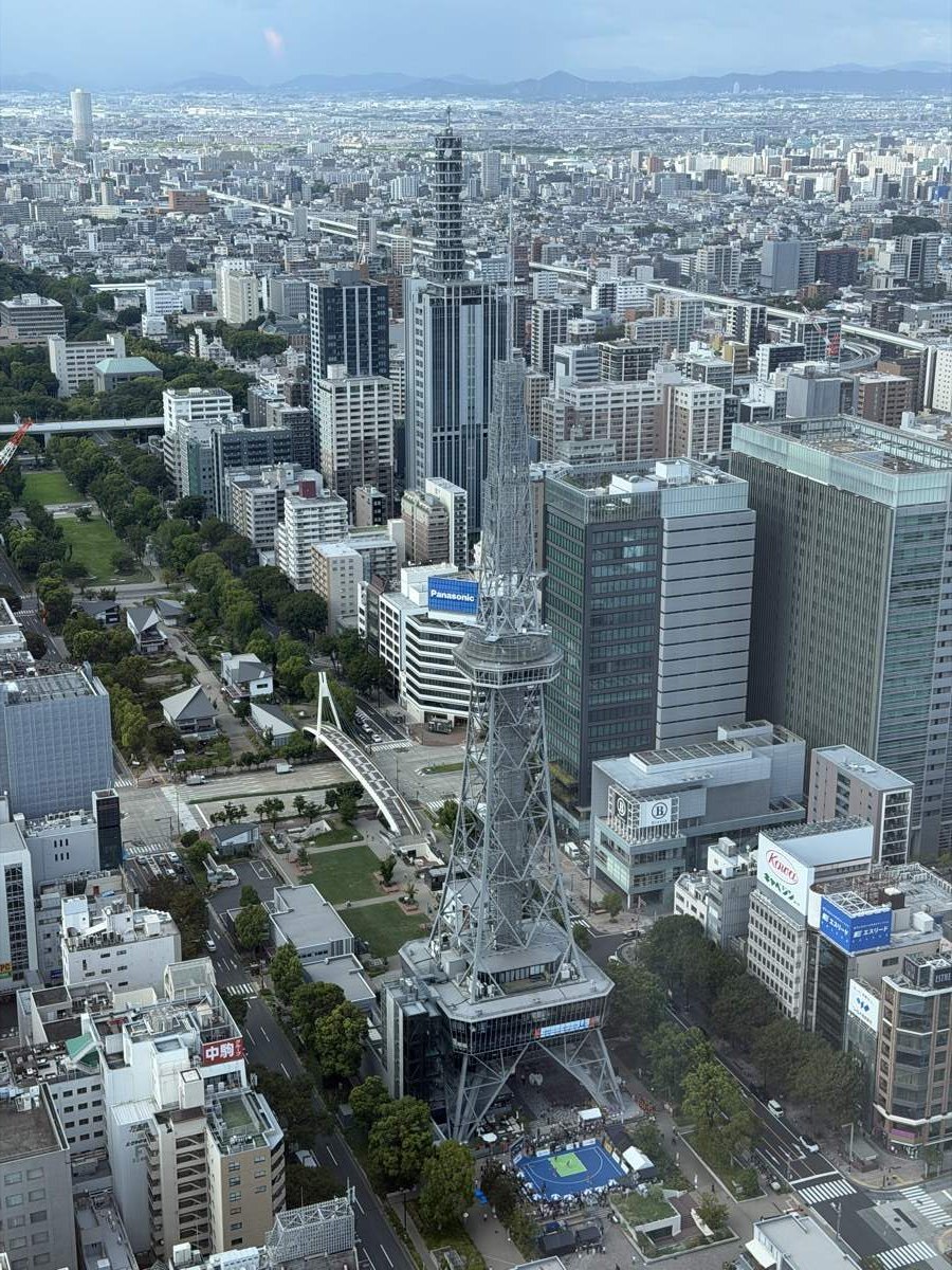 コンラッド名古屋39階の客室から見下ろした久屋大通公園と中部電力ミライタワー
