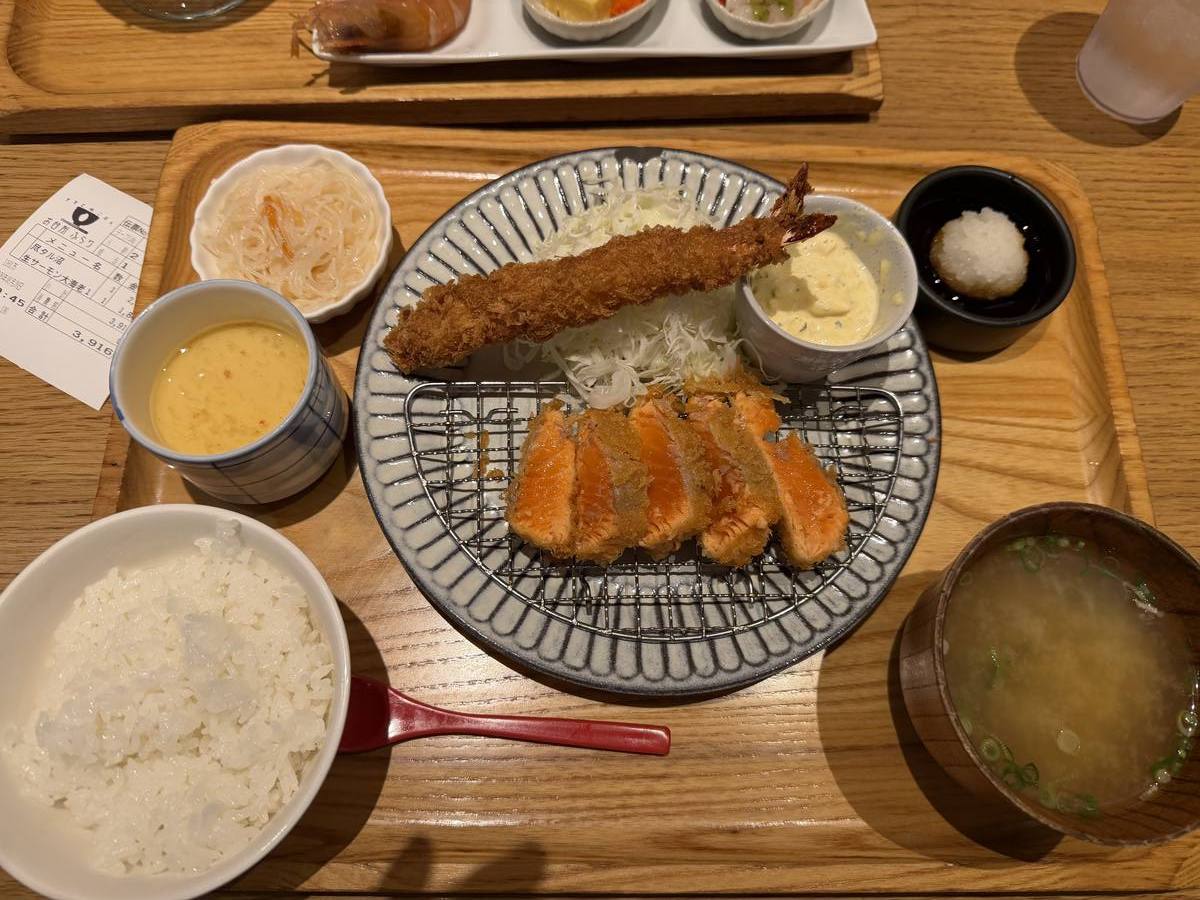 スカイル9階お台所ふらりの定食。半券優待の1品つき