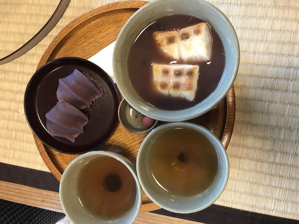 赤福ぜんざいと赤福餅とほうじ茶