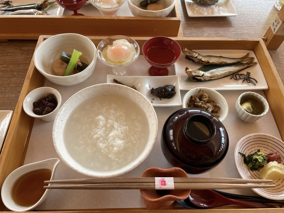 御饌の朝かゆの膳