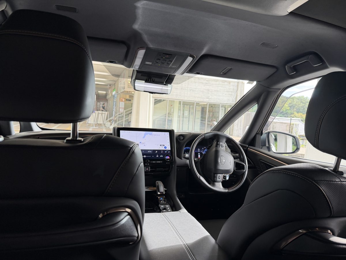 志摩観光ホテル ザ ベイスイートの送迎車アルファードの車内