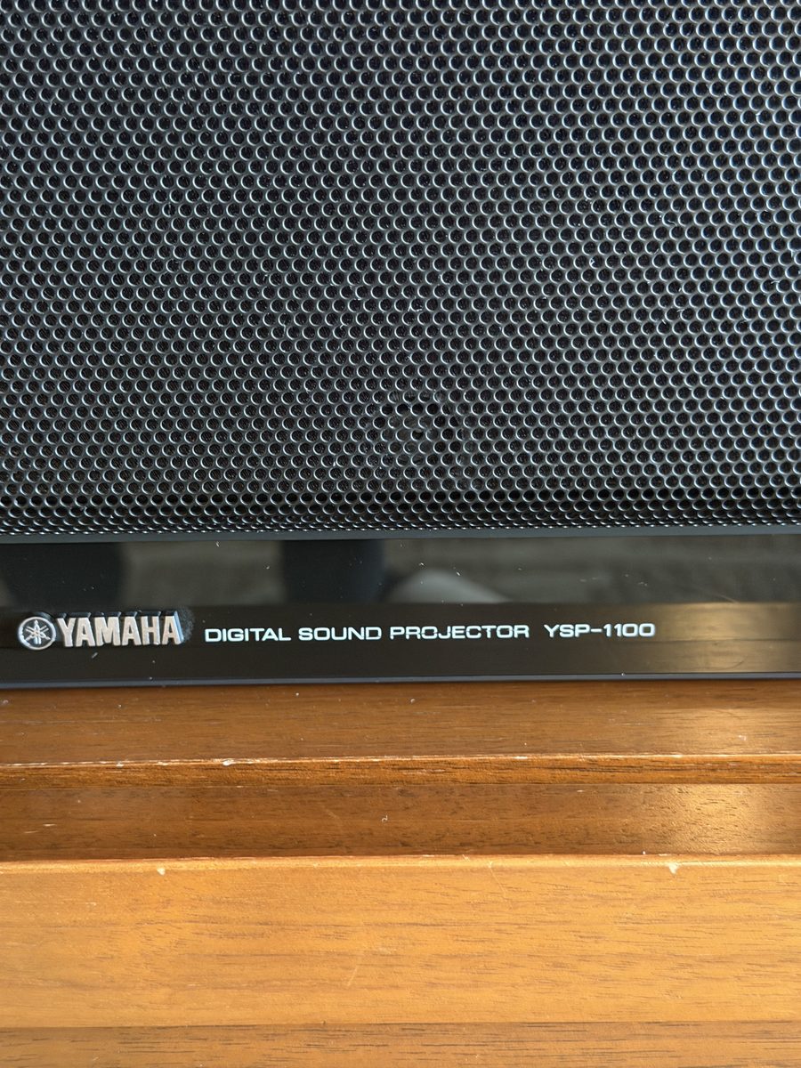 客室のYAMAHAのサウンドプロジェクター